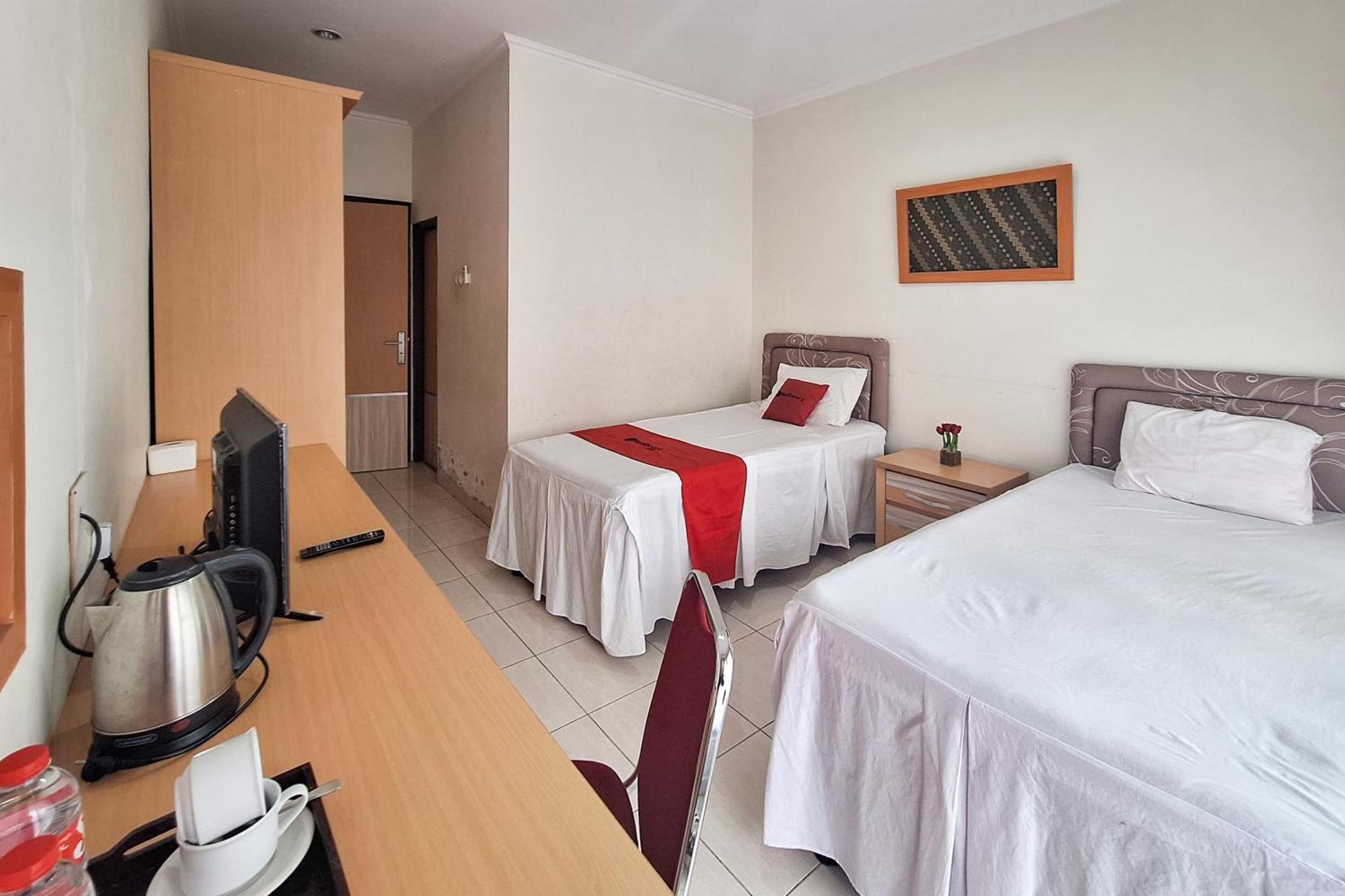 Reddoorz Resort At Tridaya Cisarua Puncak Kültér fotó
