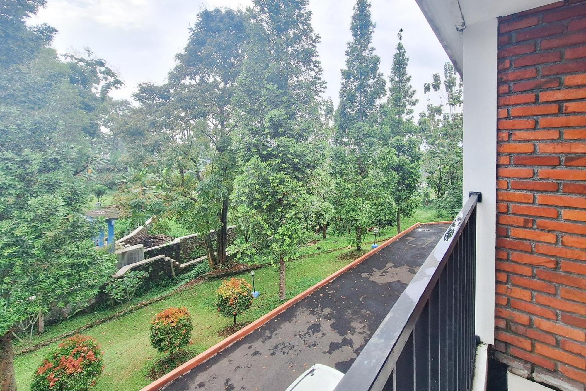 Reddoorz Resort At Tridaya Cisarua Puncak Kültér fotó