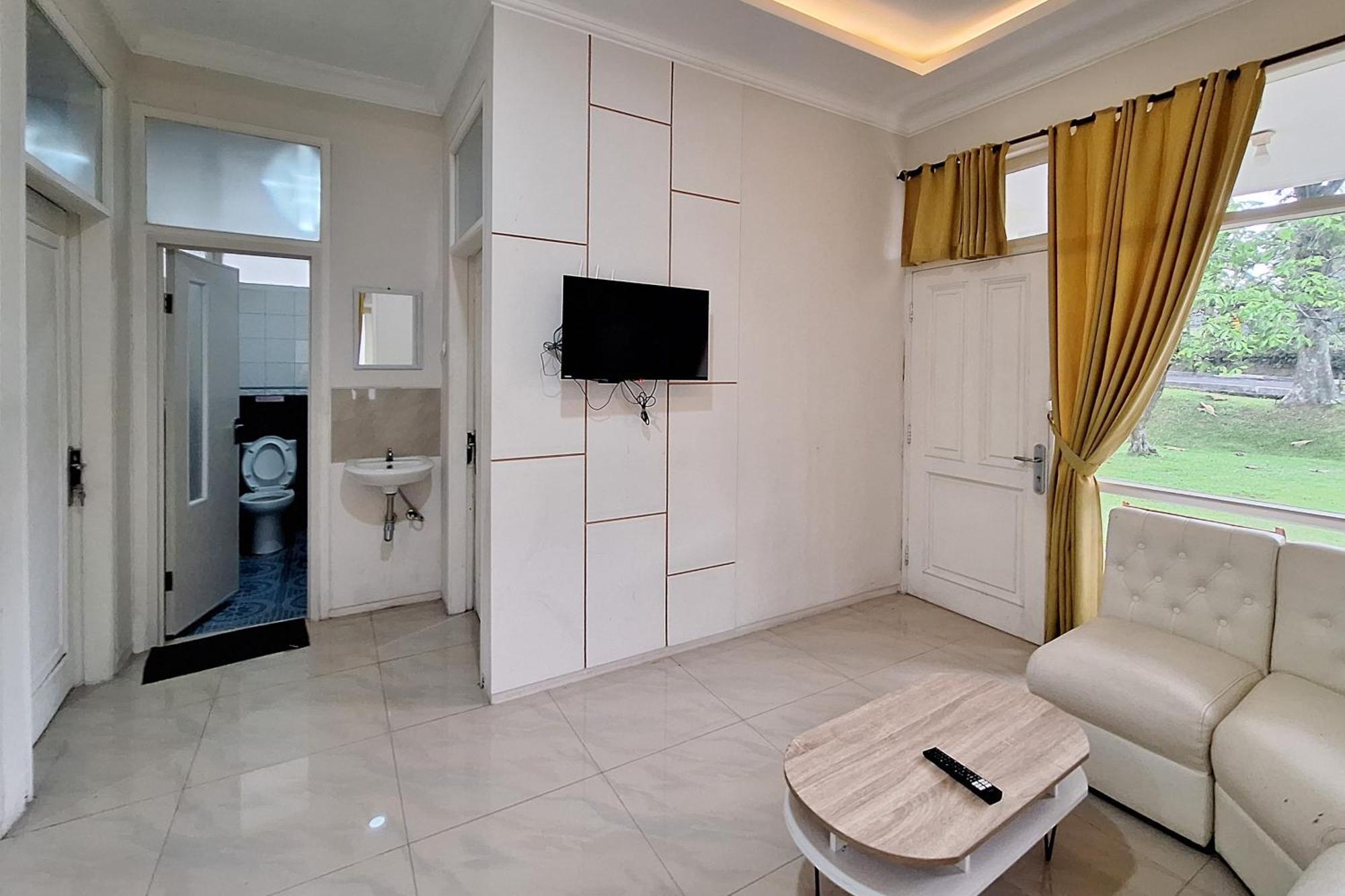 Reddoorz Resort At Tridaya Cisarua Puncak Kültér fotó