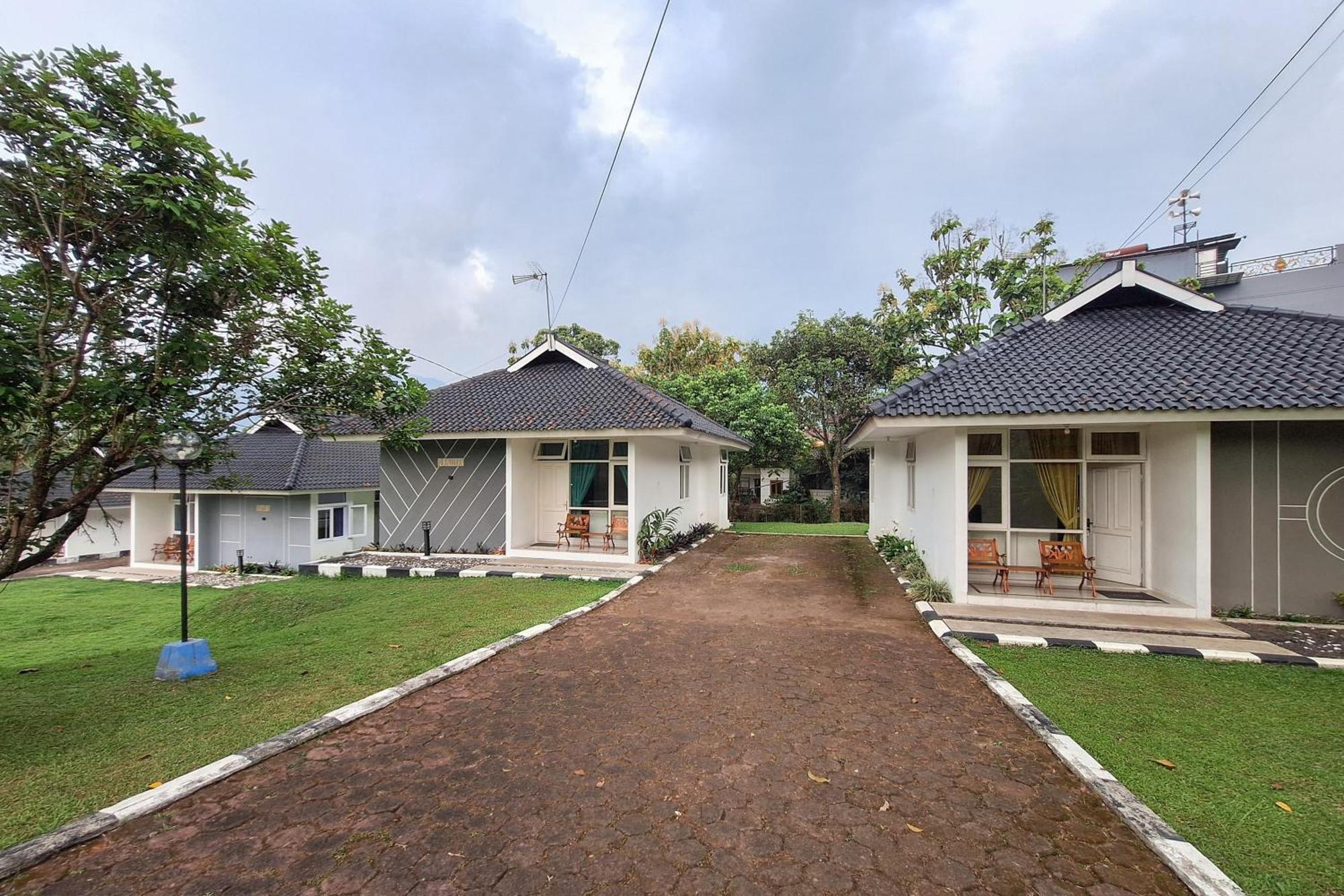 Reddoorz Resort At Tridaya Cisarua Puncak Kültér fotó