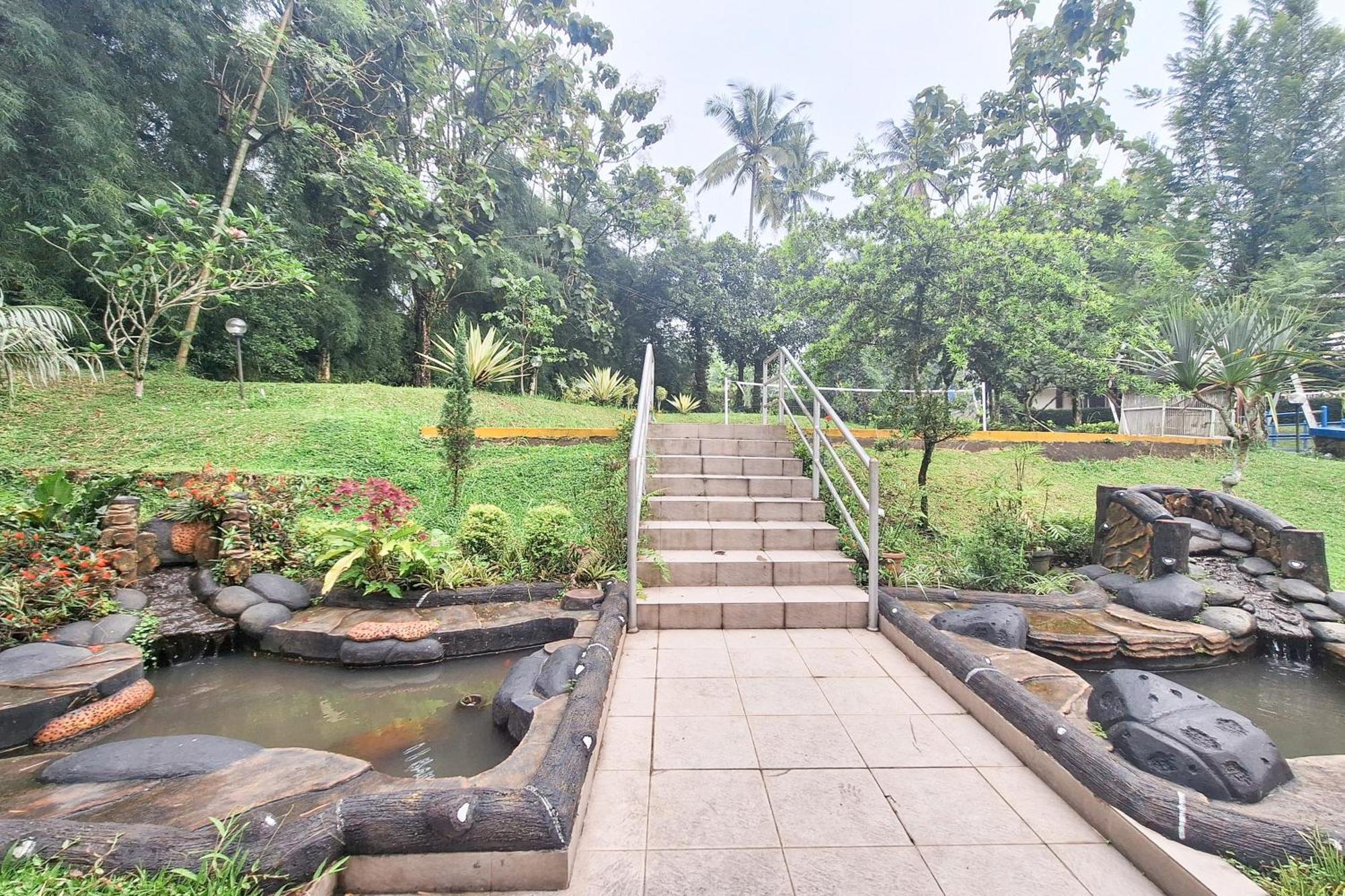 Reddoorz Resort At Tridaya Cisarua Puncak Kültér fotó