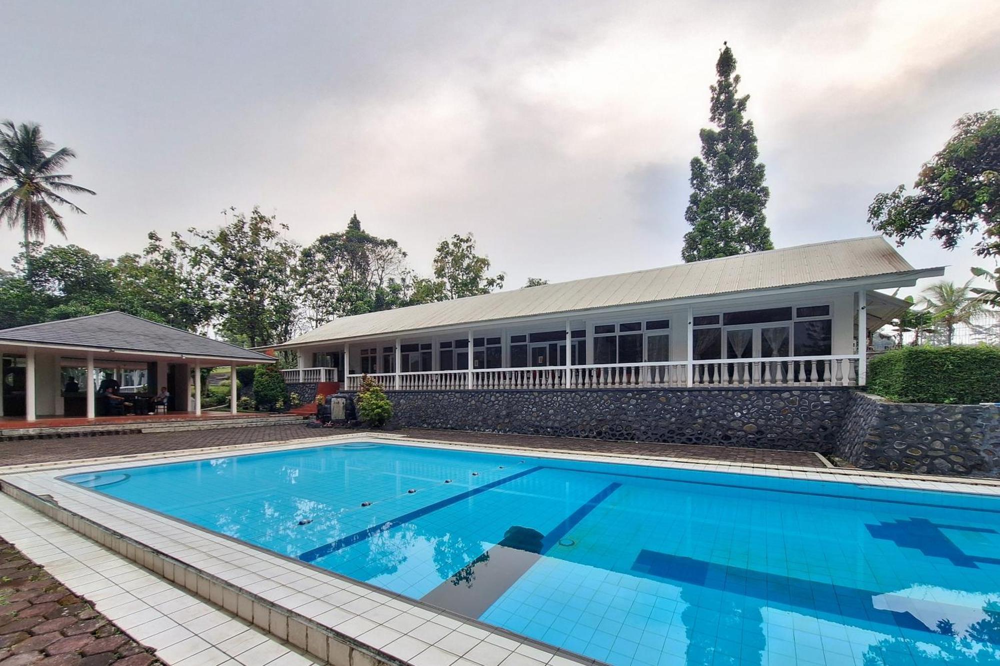 Reddoorz Resort At Tridaya Cisarua Puncak Kültér fotó