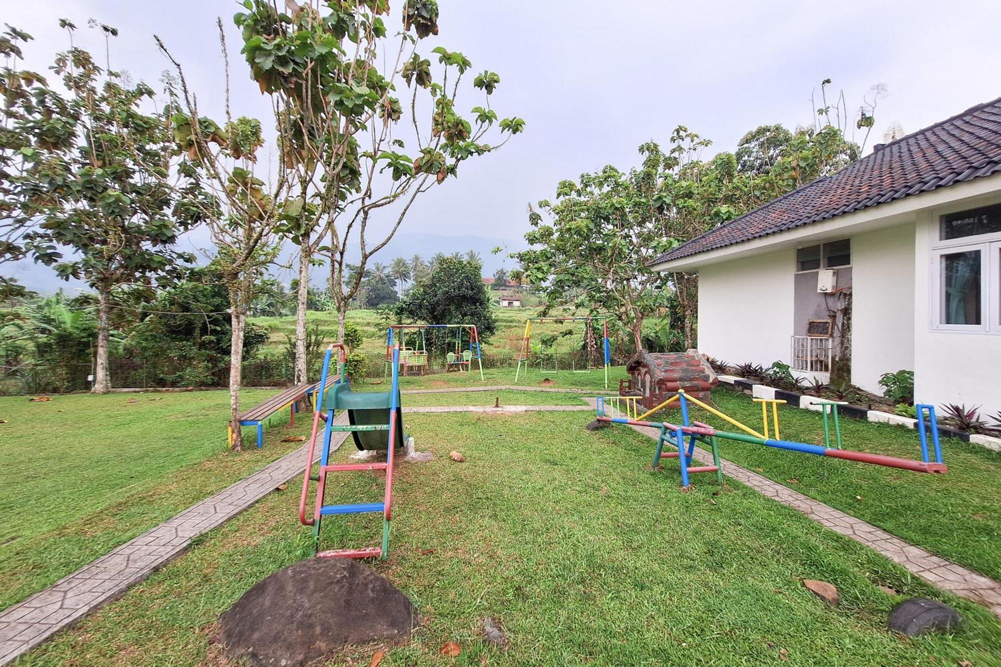 Reddoorz Resort At Tridaya Cisarua Puncak Kültér fotó
