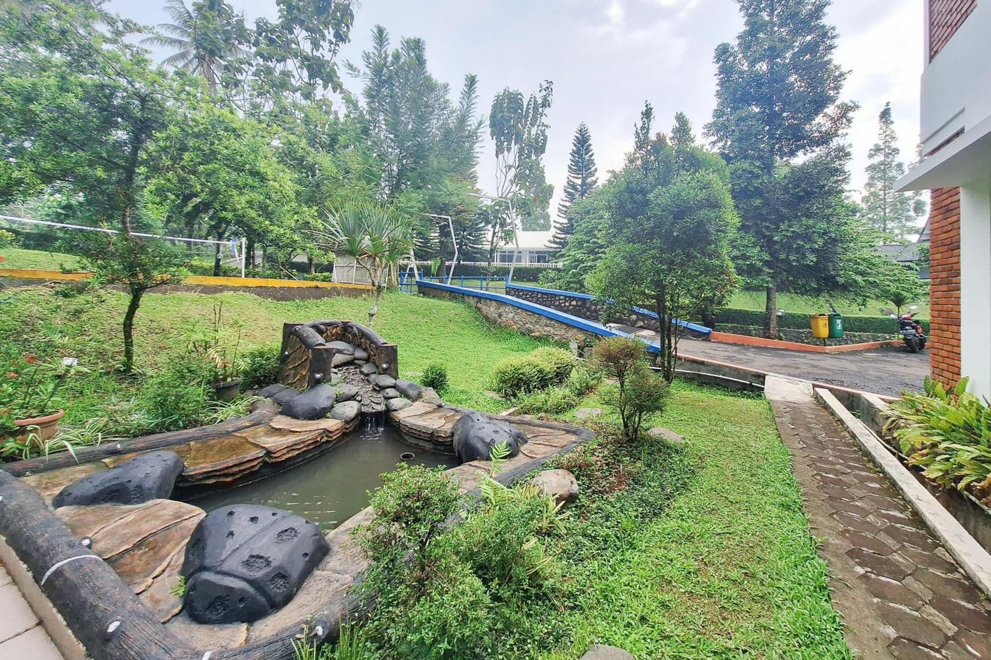 Reddoorz Resort At Tridaya Cisarua Puncak Kültér fotó